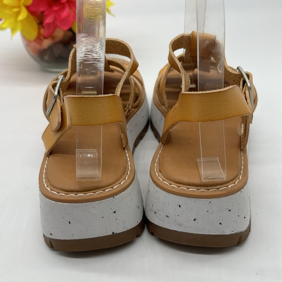Universal Thread Tan Leather Platform Sandals Size 6.5 MCS6327E - Picture 3 of 8